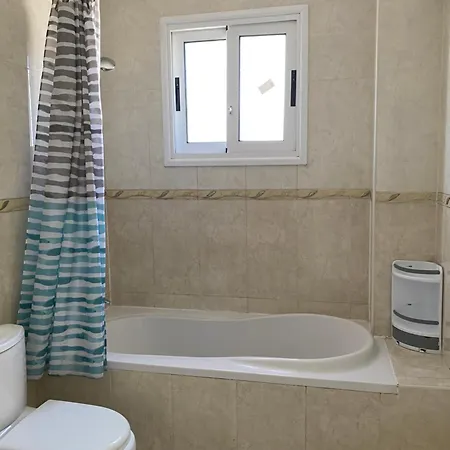 Nissi Bliss * Ajía Nápa