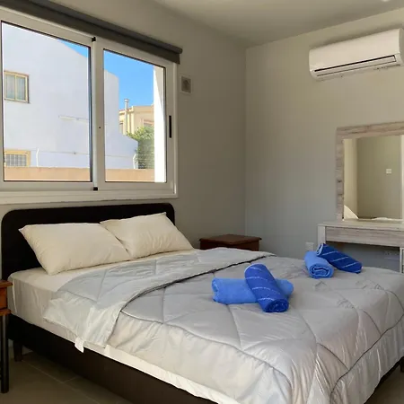 Nissi Bliss Ajía Nápa